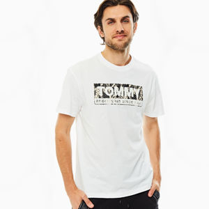 Tommy Jeans pánské bílé tričko Aop - XL (YBR)